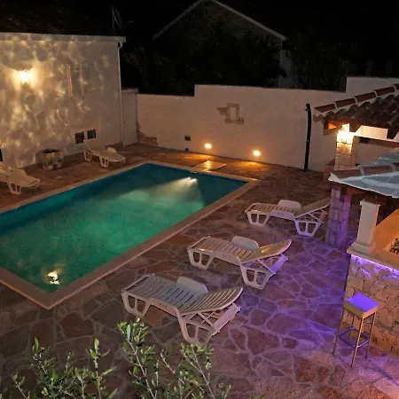 Villa Povlja * פובליה