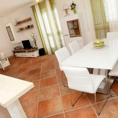Villa Povlja דירה *