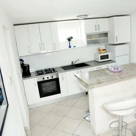Villa Povlja * פובליה