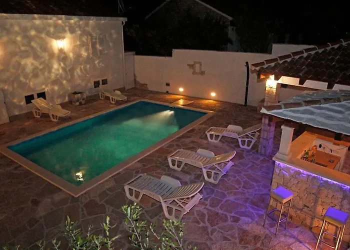 Villa Povlja * ポヴィヤ